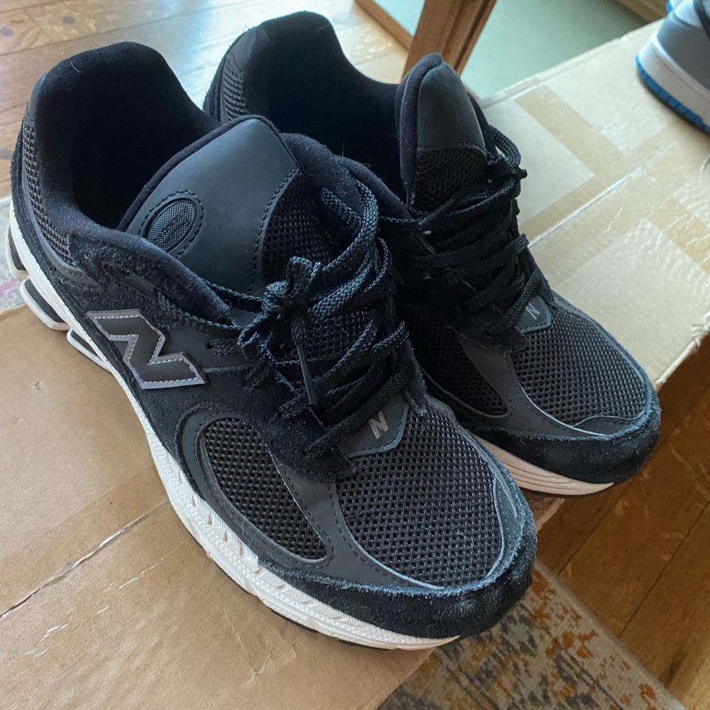 New Balance 2002 black